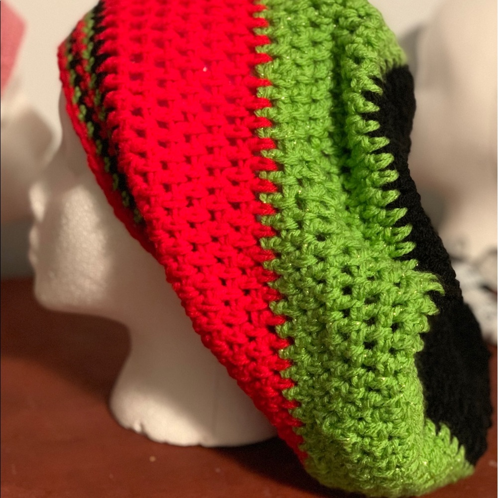 Slouchie in Red Heart - Picture 3 of 10